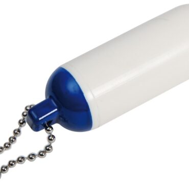 In PVC flessibile, possibilità di personalizzazione con logo del cliente (mimino 300 pz). Misure 28x80 (lunghezza) mm.