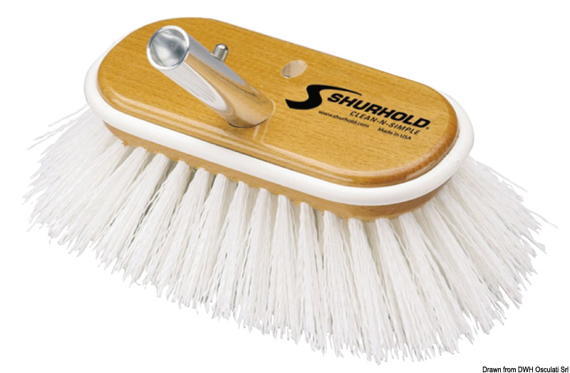 Struttura in legno marino verniciato ai poliuretani, bordo antiurto, “fibre premium”, attacco angolato a scatto in alluminio. Disponibili in 2 diverse dimensioni.