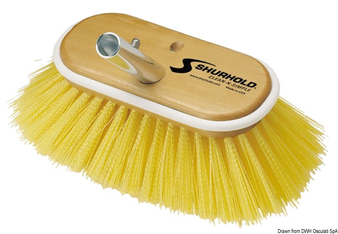 Struttura in legno marino verniciato ai poliuretani, bordo antiurto, “fibre premium”, attacco angolato a scatto in alluminio. Disponibili in 2 diverse dimensioni.