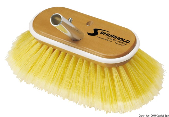 Struttura in legno marino verniciato ai poliuretani, bordo antiurto, “fibre premium”, attacco angolato a scatto in alluminio. Disponibili in 2 diverse dimensioni.