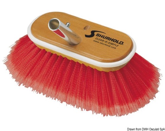 Struttura in legno marino verniciato ai poliuretani, bordo antiurto, “fibre premium”, attacco angolato a scatto in alluminio. Disponibili in 2 diverse dimensioni.