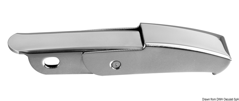 In acciaio inox lucidato. Predisposta per chiusura con lucchetto.