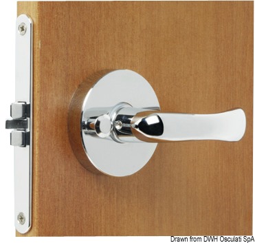 In ottone cromato satinato da incasso, munita di dispositivo antivibrante e cilindro di sicurezza.