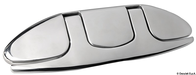 Una soluzione compatta e dal design ergonomico. In acciaio inox AISI 316 lucidato a specchio. Di facile montaggio, non richiedono incasso.