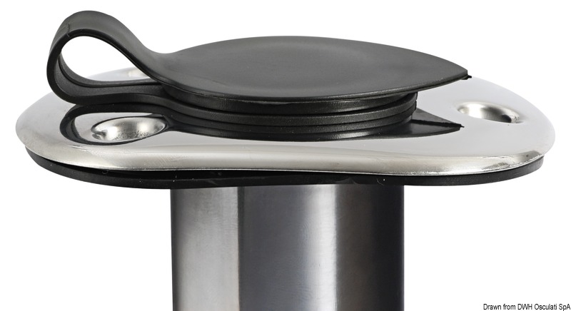 In acciaio inox lucidato a specchio, munito di boccola di protezione in PVC per la canna.