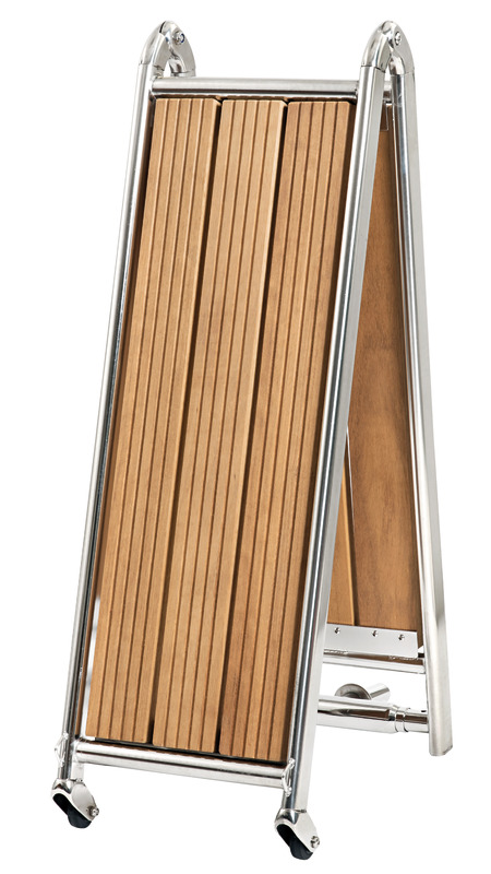 Telaio in tubo ovale per maggiore rigidezza, cerniere e testata in acciaio AISI 316 microfuso, piano di calpestio in Iroko.