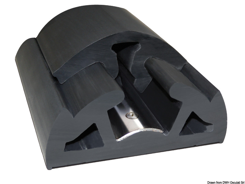Realizzato in PVC. Composto da 2 parti ad incastro + profilo inox di fissaggio (solo 65 e 90). Montaggio a freddo.Bino 40 estremamente flessibile ed adatto a curvature accentuate sui due assi. Bino 65 e 90 fornisce una elevata protezione ed è consigliato per imbarcazioni pesanti, da lavoro, militari o dove la facilità di installazione è necessaria.