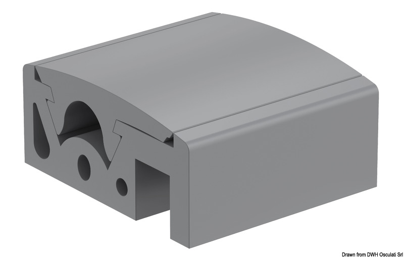Profilo realizzato in PVC, composto da 2 parti ad incastro più profilo inox di fissaggio. QBE è estremamente elegante, grazie alla sua forma quadrata. Veloce ed economico per l'installazione,Adatto alle chiusure a Sandwich o Boxed. Grazie alla sua flessibilità, fornisce un elevata protezione, da impieghi gravosi, in quasi tutti i punti dell'imbarcazione, limitando i rischi di danni ed è adatto a tutte le tipologie di imbarcazioni.