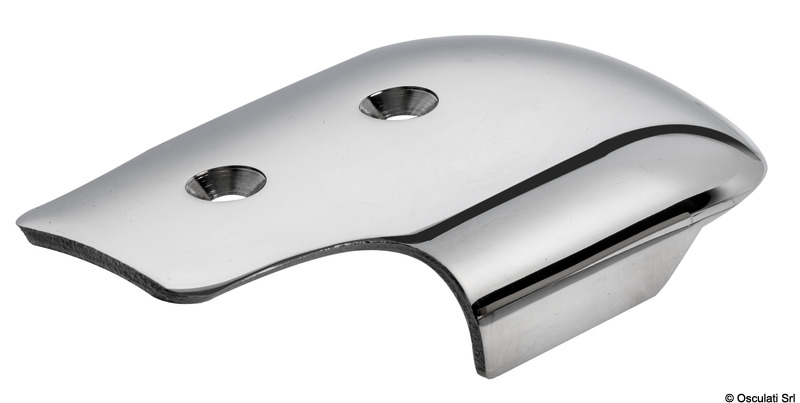 In acciaio inox 316L lucidato a specchio con svasature ad utensile.Il suo design pratico ed elegante accompagna l’attacco del profilo.