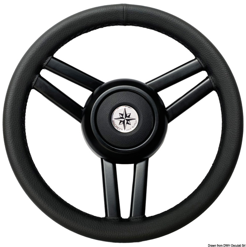 Volante rivestito in pelle nera cucita a mano, razze e mozzo in acciaio inox verniciate in nero satinato. Attacco universale.