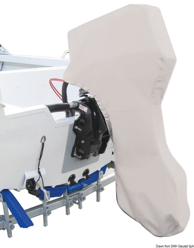 Versione per coprire tutto il fuoribordo.Fabbricati in tessuto poliestere ATLAStm impermeabile, UV resistente da 340 g/m2.Questo tessuto ha all'interno una finitura felpata per non segnare la vernice anche in caso di strofinamento.Le cuciture sono rinforzate e sigillate.La bocca di chiusura presenta un profilo rinforzato e una cerniera nylon sezione 10.