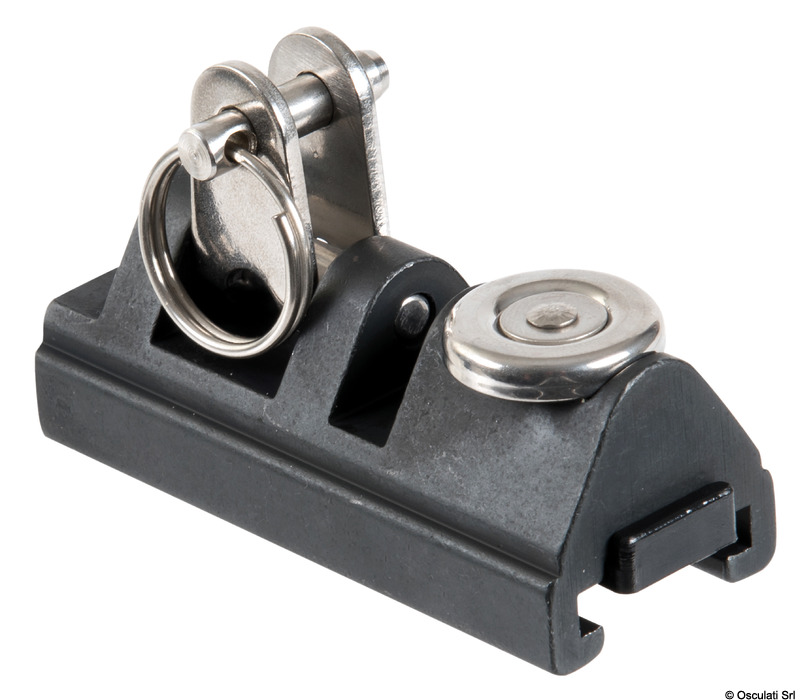 In alluminio anodizzato. Forcella snodata per poter lavorare sia in piano che a parete. Fermo a molla per spostamento rapido, slitte interne in nylon per uno scorrimento ottimale. Spina rapida per montaggio tendalino.