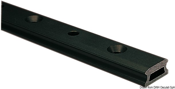 Realizzato appositamente per questo utilizzo, in alluminio anodizzato a spessore con sfere in Delrin, profilo ribassato e superficie d'appoggio piana con 2 fori filettati M6.