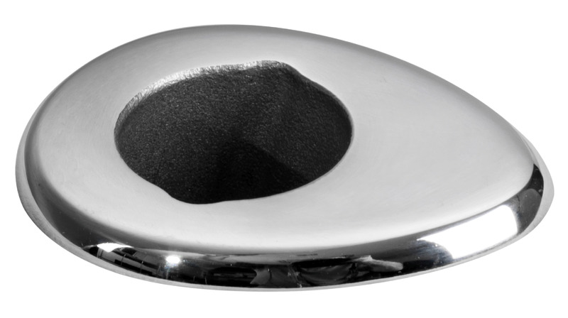 Boccola in acciaio inox AISI 316 ad incasso disponibile in 3 modelli con contro-ghiera di fissaggio.