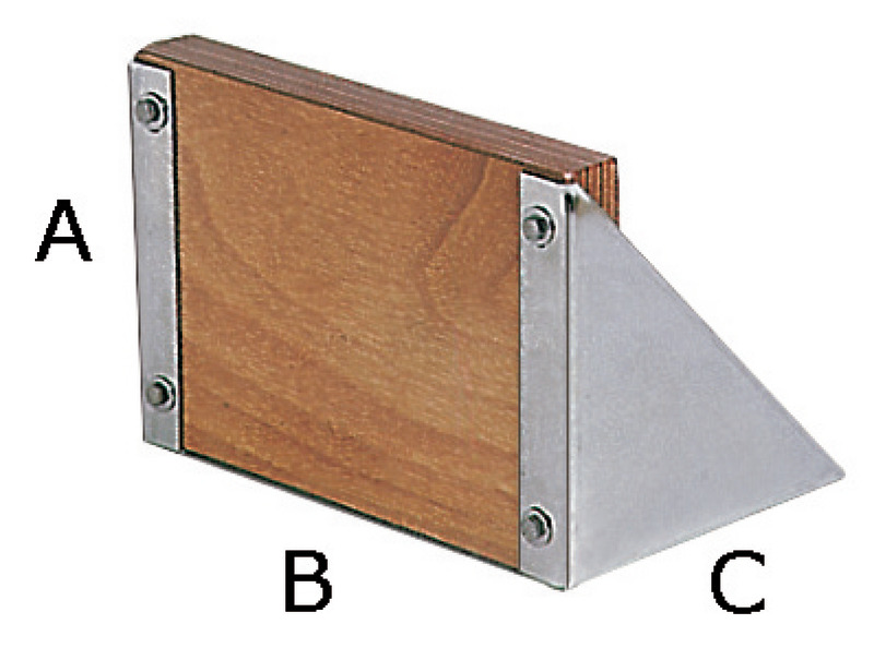 Fissaggio su piano con spalle in acciaio inox lucidato e tavola in compensato marino di mogano. Appositamente realizzato per imbarcazioni con plancetta di poppa dell’ultima generazione, integrata nella fabbricazione della barca. Si fissa sul lato superiore della plancetta.