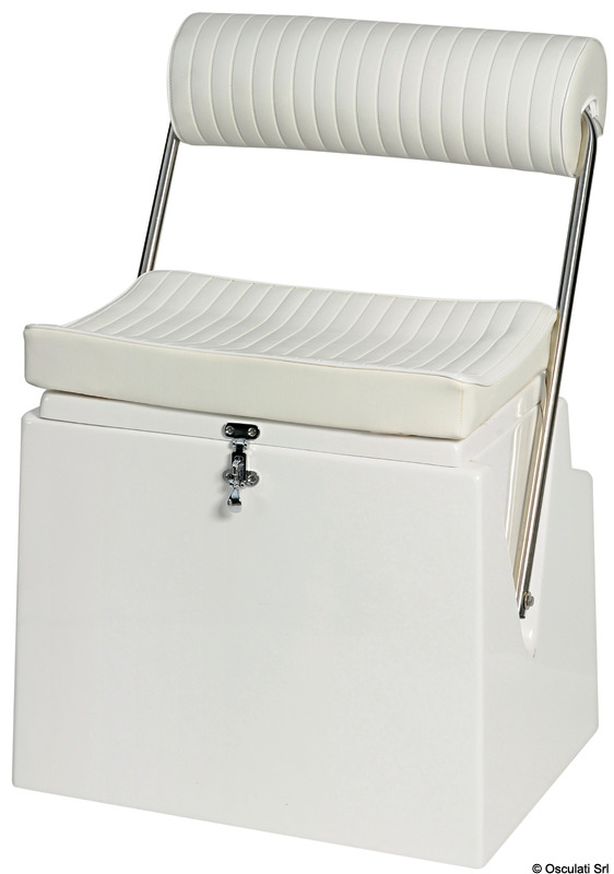 Fabbricato in vetroresina bianca e provvisto di seduta apribile uso gavone e di schienale ribaltabile onde poter usare il sedile fronte marcia oppure verso poppa. La ferramenta è tutta in acciaio inox. La cuscinatura in similpelle bianca.