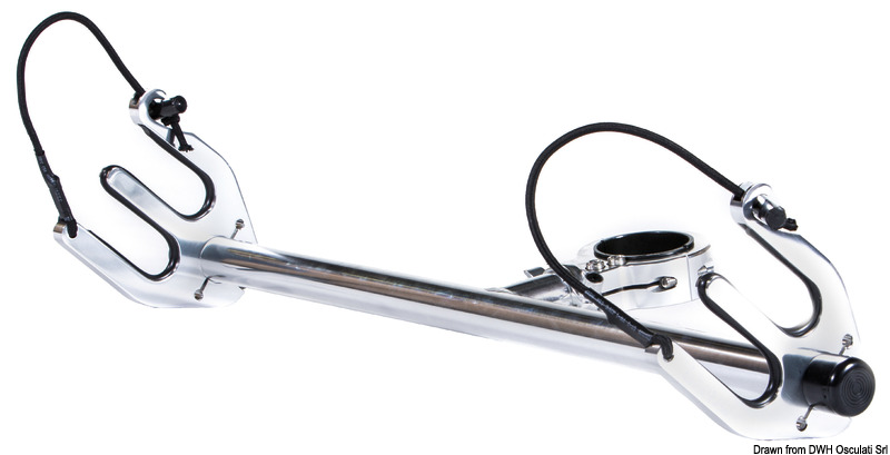Equipaggiate con un sistema di aggancio e sgancio rapido che non richiede attrezzi. Possono adattarsi a qualsiasi tipo di tower (con tubi di diametro diverso da 64 mm ordinare il kit di collari 48.415.90).Bracci in alluminio e staffe in acciaio inox 303. Protezioni in gomma per proteggere le tavole e la barca. Elastici UV resistenti per fissare le tavole.