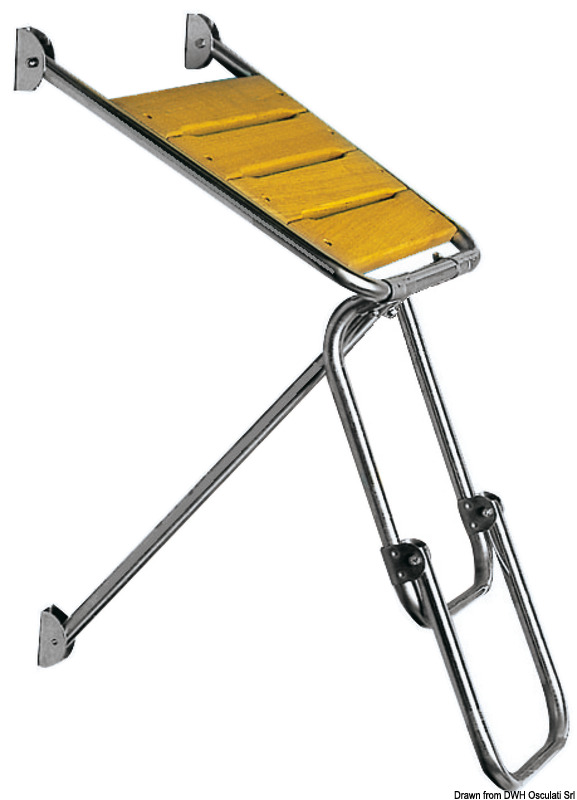 In acciaio inox, Il grigliato é realizzato in Iroko.