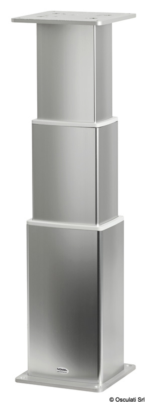 Fabbricata in alluminio anodizzata con componentistica per uso interno ed esterno. Per azionare la gamba è necessario l'interruttore 48.749.01Può essere utilizzata in coppia acquistando la scatola di sincronizzazione 48.749.10E' possibile realizzare altezze personalizzate con un ordine minimo di 10 pezzi.