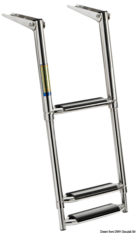 In acciaio inox lucidato a specchio, con gradini profondi 57 mm per un maggior comfort.