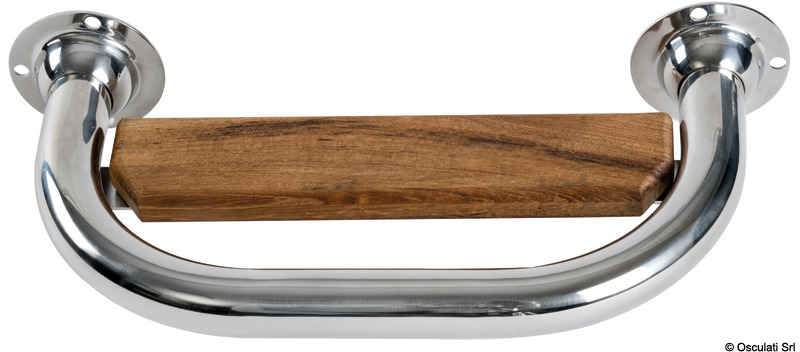 Fabbricato in acciaio inox AISI 316 lucidato, completo di gradino in teak.