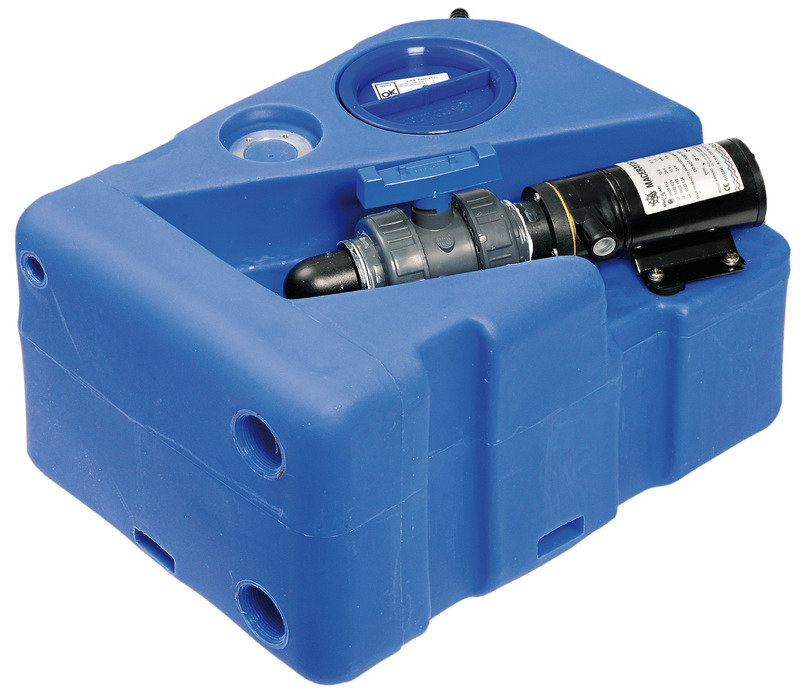 Fornito già montato e pronto all’installazione. Compatibile con tutti i wc elettrici e manuali. COMPLETO DI: maceratore elettrico; filetti femmina di carico 1” 1/2 + 3/4”; filetti femmina di sfiato 3/4”; filetti femmina di scarico emergenza manuale 1” 1/2; incavi per ganci di fissaggio 52.195.00; valvola di intercettazione per poter staccare il maceratore in caso di manutenzione; flangia 5 fori pre-forata per sensore di livello (sensore da ordinare a parte); protezione per sensore di livello. Fabbricati secondo ISO 8099.