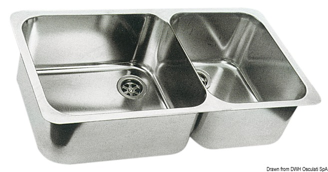 In acciaio inox lucidato.