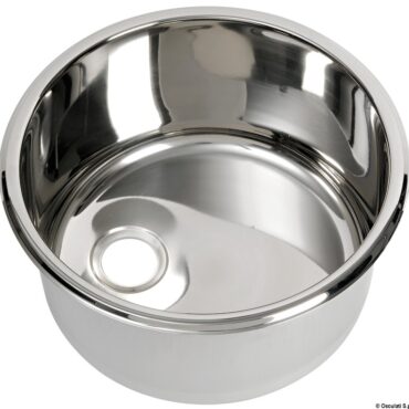 In acciaio inox lucidati a specchio. La piletta di scarico non è fornita.