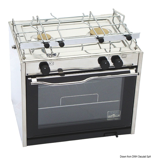 Caratteristiche: due fuochi ad alta potenza; barrette fermapentole; supporto cardanico laterale; termocoppie di sicurezza; doppio cristallo anteriore; termostato; bruciatore dal forno centrale per una distribuzione ottimale del calore; doppio vassoio estraibile dal forno per una facile pulizia.