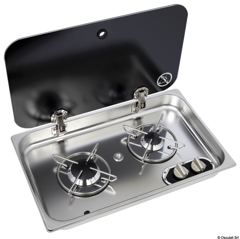 Con coperchio in vetro nero fumè, temperato, autobloccante. Cerniere a scomparsa. Griglia di supporto in inox con gommini antivibrazione.Bruciatori ad alta efficienza. Accensione manuale. Omologazione CE.