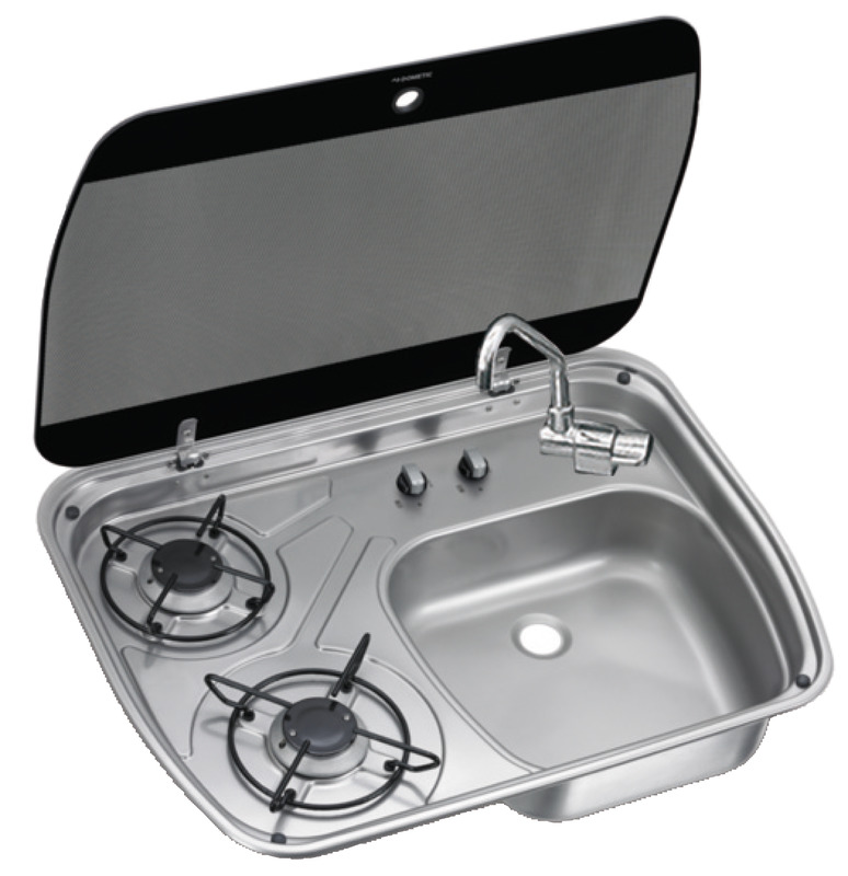 Completo di lavello e rubinetto abbattibile (acqua fredda) in ottone cromato.Versione Cramer con accensione di sicurezza piezoelettrica, griglie rimovibili, bruciatori in acciaio inox, guarnizione in gomma.