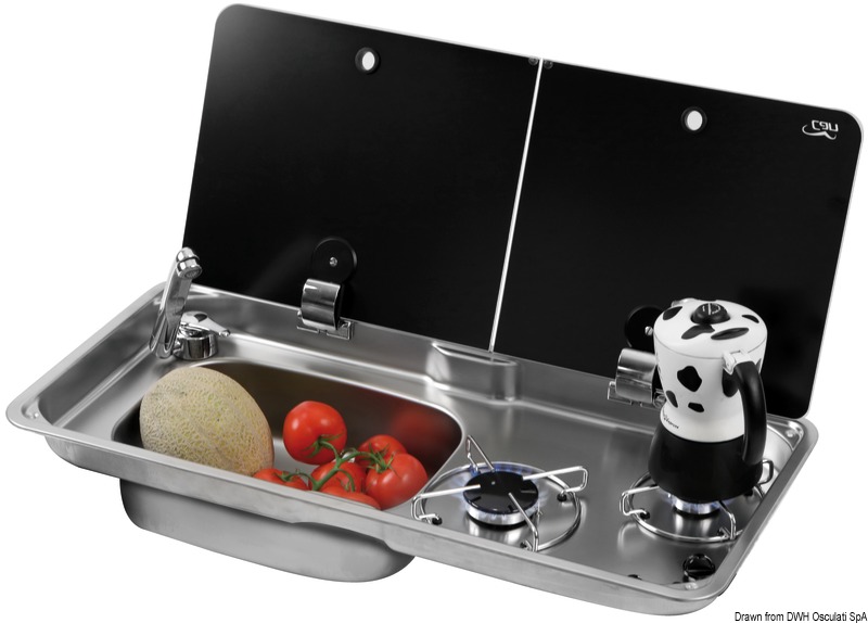 Completo di lavello e rubinetto con miscelatore acqua calda/fredda.
