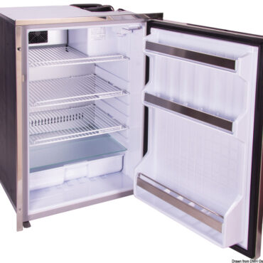 E’ già completo di flangia di fissaggio ad incasso inox e la porta resta a filo della flangia. La chiusura é garantita da una serratura a scatto anche essa a filo.