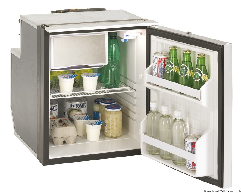 Nuova gamma prodotti ad apertura frontale che si differenzia dalla linea standard per le seguenti caratteriste tecniche: sistema ventilazione porta integrata nel tegolino; sistema easyfix per l’applicazione dall’interno del cabinet; vano freezer di nuovo design con portina in acciaio, luce interna led ad alta luminosità. Dotato di chiusura di sicurezza.