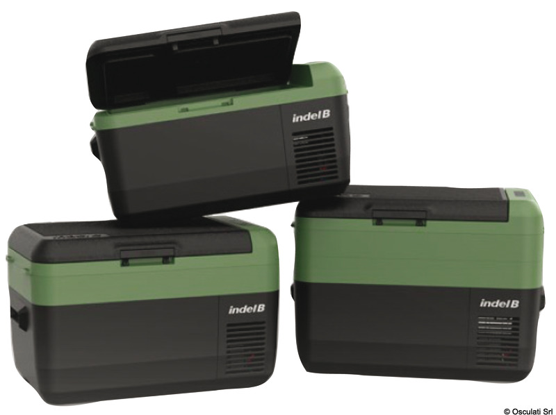 Frigoriferi portatili con compressore a 60W realizzati con materiali resistenti e un pannello di controllo digitale intuitivo che permette regolazione termostatica da -20° a +10°C. Dotati di protezione batteria a 3 livelli e cavo alimentazione DC 12/24V.