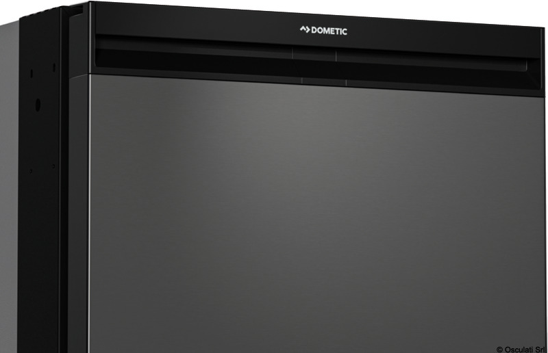 Design innovativo e alta efficienza energetica, con soluzione di raffreddamento 3-in-1: solo frigo, solo freezer o entrambi.La cella freezer può essere estratta con facilità per fare spazio a un frigorifero più grande. - Pannello di comando touch interno con barra a LED;- Installazione porta reversibile;- Maniglia larga completamente integrata per un facile accesso;- Chiusura intelligente per creare uno spazio e consentire l'aerazione;- Compressore leggero, compatto e a risparmio energetico con 3 modalità (Eco/Boost/Silent);- Compressore remotizzabile per la versione da 35 litri per ridurre al minimo la profondità;- Le cornici sono regolabili per installazione standard o ad incasso (vendute separatamente 50.907.XX / 50.908.XX).
