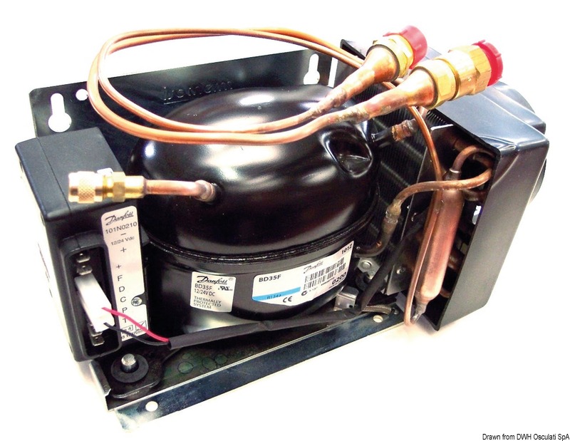 Unità refrigerante con compressore SECOP a controllo automatico elettronico che spegne automaticamente il gruppo quando la tensione della batteria scende sotto 10,4 a 12 V (22,8 a 24V). Completi di giunti rapidi, precaricati con gas ecologico R134a.Evaporatore da acquistare a parte.