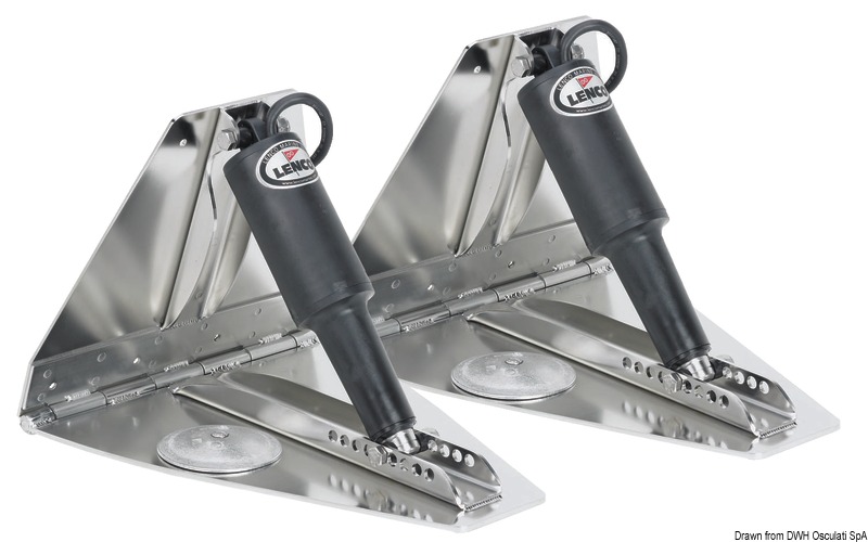 Adatti per scafi molto veloci / racing.Il kit è composto da:- 2 cilindri azionatori 51.260.03 (codice LENCO 15056-01);- 2 alettoni in acciaio inox.Il pannello di controllo e le prolunghe per il collegamento dall'attuatore alla centralina vanno acquistate a parte.
