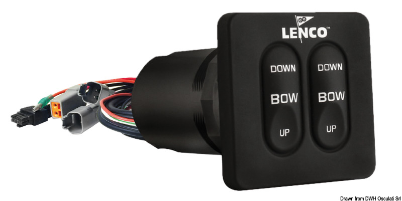 Pannello + control box stagno con uscite Deutsch Connectors. Cablaggio Plug&Play e funzione Retractor che fa rientrare i flap quando si toglie la corrente. Cavi di alimentazione 92 cm. Nella versione con LED, accensione ogni 5 mm di spostamento.