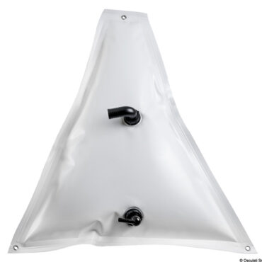 Serbatoi in PVC alimentare per stoccaggio acqua. Realizzati in tessuto PVC alimentare senza tereftalati, si adattano facilmente alle forme di sentine o gavoni. La resistenza del tessuto e la doppia saldatura ad alta tenuta garantiscono una lunga durata nel tempo. Sono dotati di due boccole saldate con filetto maschio G 1 ½ . Forniti con portagomma a girello da Ø 38 per il carico e Ø 16 per lo scarico. Per l’installazione è possibile fissare il serbatoio agli occhielli in metallo.