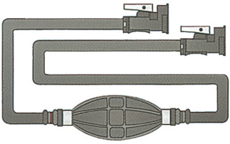 Fabbricato con speciale tubo coestruso con interposta calza in poliestere.Sezione 8x13 mm, resistente fino a 15 bar.Completa di pompetta tipo maggiorato, adatta per benzina verde.
