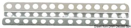 In acciaio inox, formazione ad “U”. E’ munita di fori di regolazione.