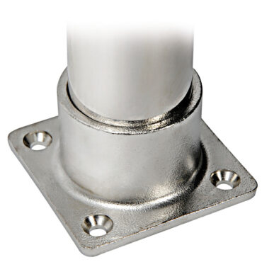 In acciaio inox lucidato a specchio con basi in acciaio inox.