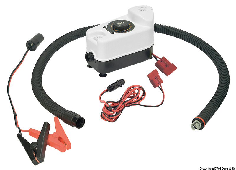 Dotato di un sistema di controllo che garantisce l’arresto automatico alla pressione selezionata.Con una portata di 160 l/min è in grado di gonfiare ad un pressione massima di 1200 mbar (18 psi).Il sistema di aggancio tubo-gonfiatore del tipo "a vite" lo rende stabile e sicuro.Fornito nell'apposita borsa con tracolla è dotato di tutti gli accessori: tubo lunghezza 1,70 m, cavo alimentazione 3 m, spinotto accendisigari e morsetti per batteria 12 V.La versione standard è fornita con attacco a baionetta ed è ideale per tavole SUP.