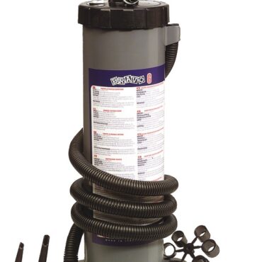 Funzionamento a stantuffo con una portata di 6 litri ogni pompata a flusso continuo, per cui si gonfia un canotto in metà tempo rispetto ai gonfiatori tradizionali. Può servire anche come pompa di sentina o da compressore d’aria per i subacquei.Il modello Bravo 6 è trasformabile da flusso continuo a flusso semplice, consentendo di gonfiare alla massima pressione con sforzo limitato.