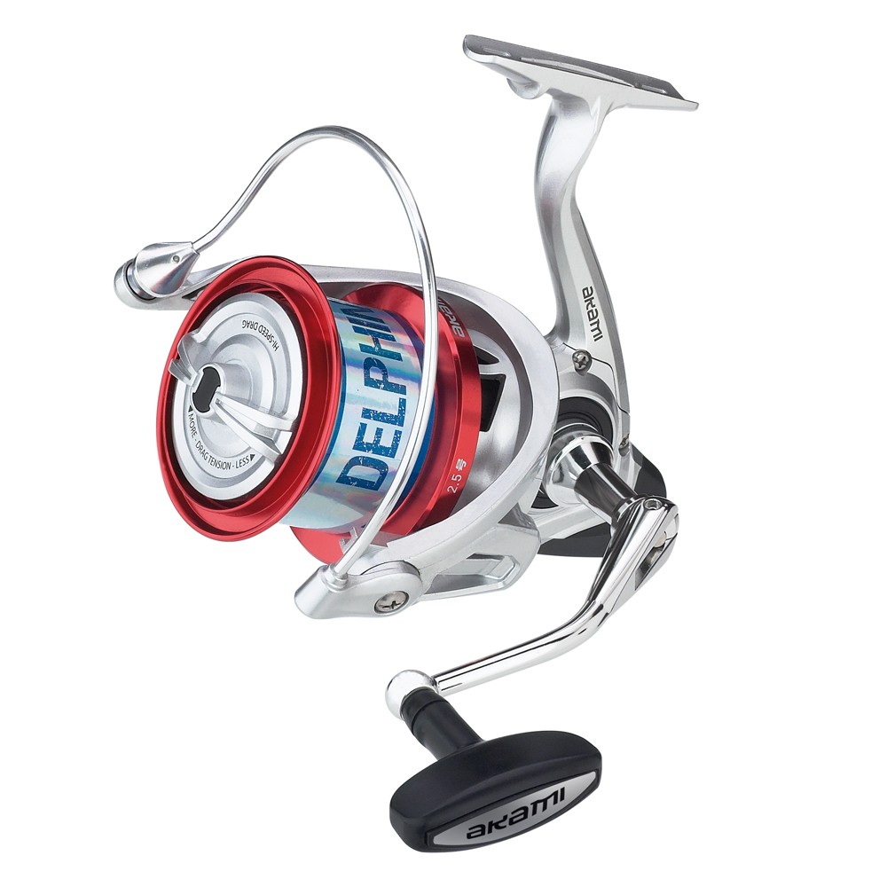 Nuovo mulinello Akami Delphinus, compatto, potente ed estremamente affidabile. Studiato per il surfcasting ed il beach ledgering, monta una bobina conica ad alta capienza ed una meccanica di elevata precisione, che garantisce, un buon compromesso di robustezza e scorrevolezza. Il mulinello è fornito con due bobine. Monta le bobine di ricambio Akami Rely.