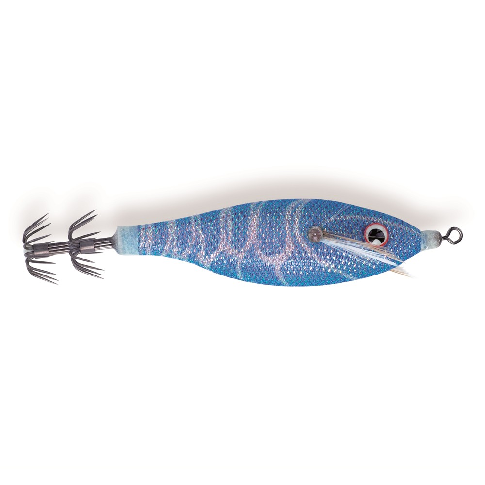 Lo squid Akami Senshei Sutte rappresenta un’esca d’alta qualità perfetta per la pratica dell’Eging. Con un corpo che emana luce, una rivestitura in materiale robusto e un’imbottitura interna di piombo, questo calamaro è stato progettato per catturare seppie, calamari e polpi. È robusto e adatto anche alle condizioni di pesca più difficili. Grazie alla sua luminosità, riesce a catturare l’attenzione delle prede. Disponibile in due dimensioni e colori collaudati, si adatta alle necessità di qualsiasi pescatore, migliorando l’esperienza di pesca e rendendo la cattura più appagante.