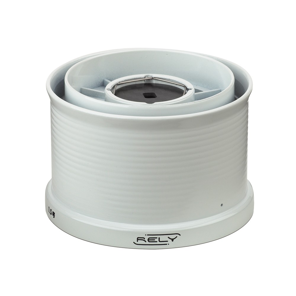 Bobina di ricambio Akami Rely NSC realizzata in naylon Shallow Cast a composizione ultra leggera (76gr) compatibile con la gamma Akami: Yonago, Cygnus, Orion, Delphinus e Kerosai. Anche compatibili con un'altra gamma di mulinelli da surfcasting senza dover cambiare il tappo del freno. Nuovo design, ideale per raggiungere lunghe distanze. Freno multidisco in carbonio e kit galletto frizione. Inoltre incorpora una piccola apertura per inserirmento della lenza. Capacità: Type 1.5 号 0,20 /220 metri. Disponibile in cinque colori.
