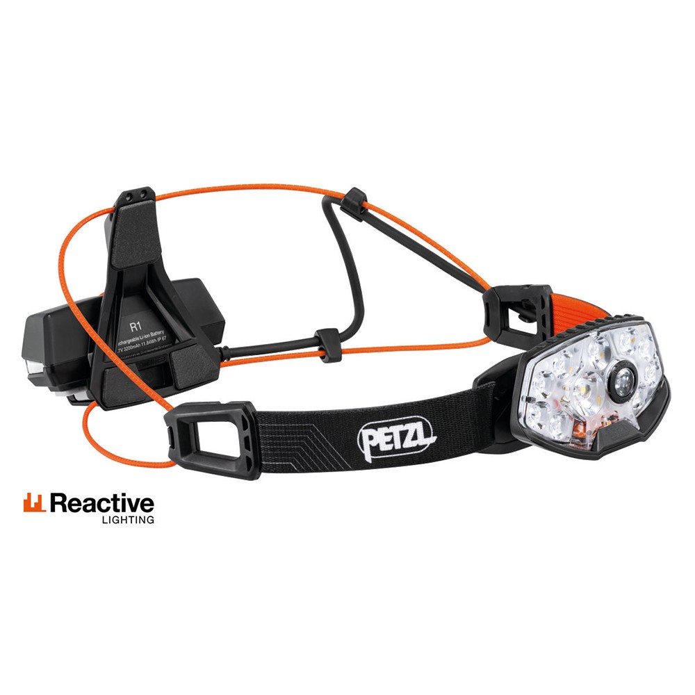 Lampada frontale ergonomica, ultrapotente e ricaricabile, dotata della tecnologia REACTIVE LIGHTING®. 1500 lumen. La nuova icona di trail e ultra-trail! La lampada frontale ricaricabile NAO® RL garantisce una potenza di 1500 lumen per soli 145 grammi. Confortevole, la fascia elastica si regola facilmente e garantisce un’eccellente tenuta per tutta la durata di lunghi e impegnativi percorsi. Grazie alla tecnologia REACTIVE LIGHTING®, la potenza dell’illuminazione si adatta automaticamente alla luminosità ambientale. Gli interventi manuali sono ridotti e l’autonomia è ottimizzata. L’illuminazione rossa posteriore assicura inoltre di essere ben visti di notte.