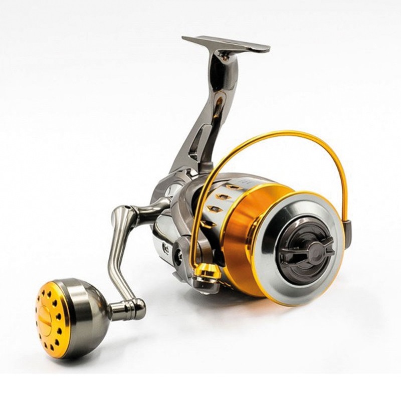 Il nuovo mulinello Ryoko Bomber è adatto per lo spinning pesante in mare e per le tecniche di pesca gravose in acque interne, come per la pesca del siluro. Realizzato con corpo in alluminio leggero ed un sistema di trascinamento multidisco sovradimensionato per prestazioni fluide ed una potenza frenante incredibile. Oltre al design elegante e moderno, il Ryoko Bomber è stato realizzato con componentistiche e materiali di alta qualità per resistere alla salsedine ed alle forti sollecitazioni alla quale sarà esposto. Disponibile in tre versioni: 4000 e 5000 ideali per lo spinning in mare su mangianze sia da riva che da barca, e la versione 6000 ideale per le tecniche dello Shore Jigging e pesca al siluro.